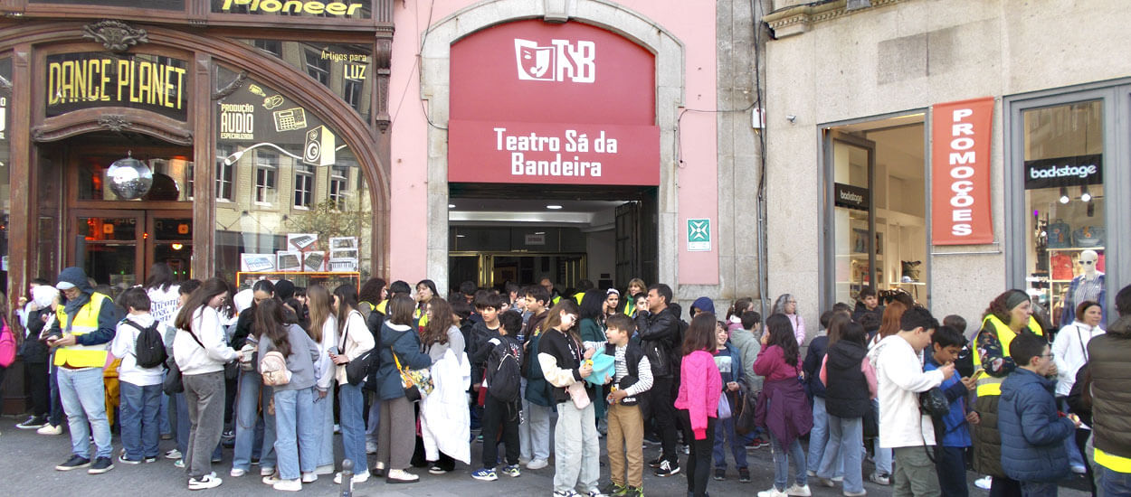 Agrupamento de Escolas Fernando Pessoa foi ao Teatro